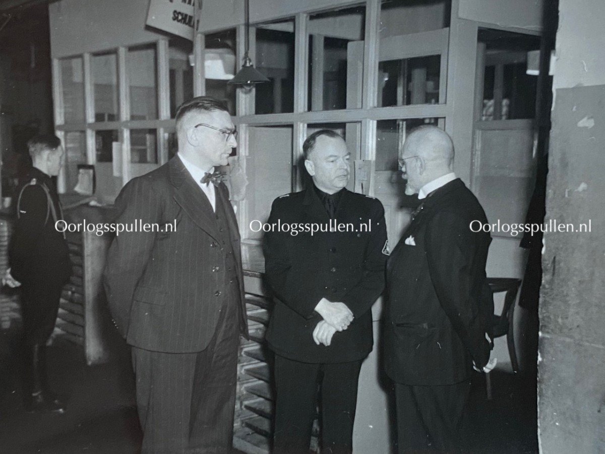 Original WWII Dutch NSB photo grouping – Mussert visits the publishing company Nenasu — image 15