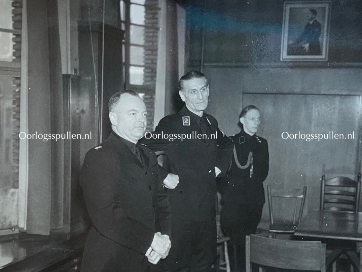 Original WWII Dutch NSB photo grouping – Mussert visits the publishing company Nenasu — image 16