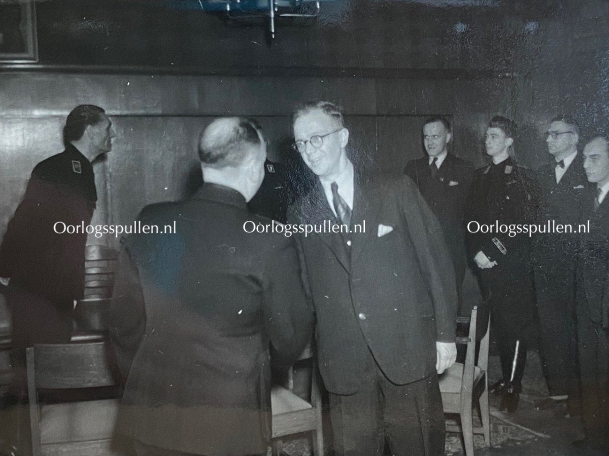 Original WWII Dutch NSB photo grouping – Mussert visits the publishing company Nenasu — image 17