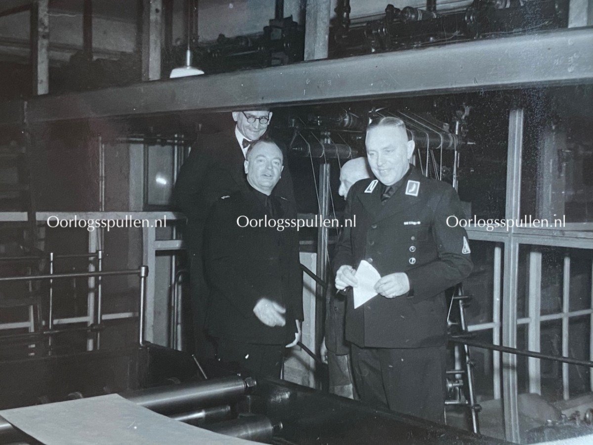 Original WWII Dutch NSB photo grouping – Mussert visits the publishing company Nenasu — image 6