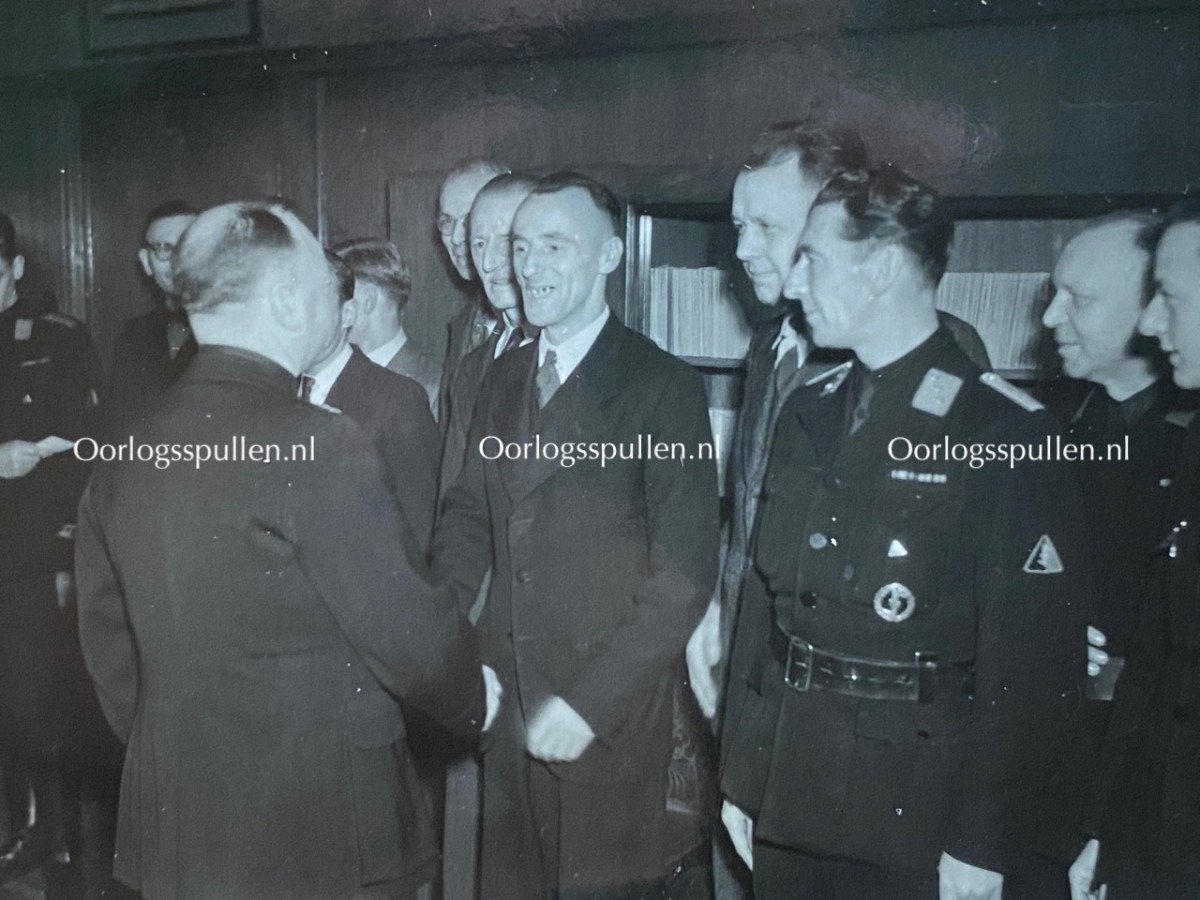 Original WWII Dutch NSB photo grouping – Mussert visits the publishing company Nenasu — image 7
