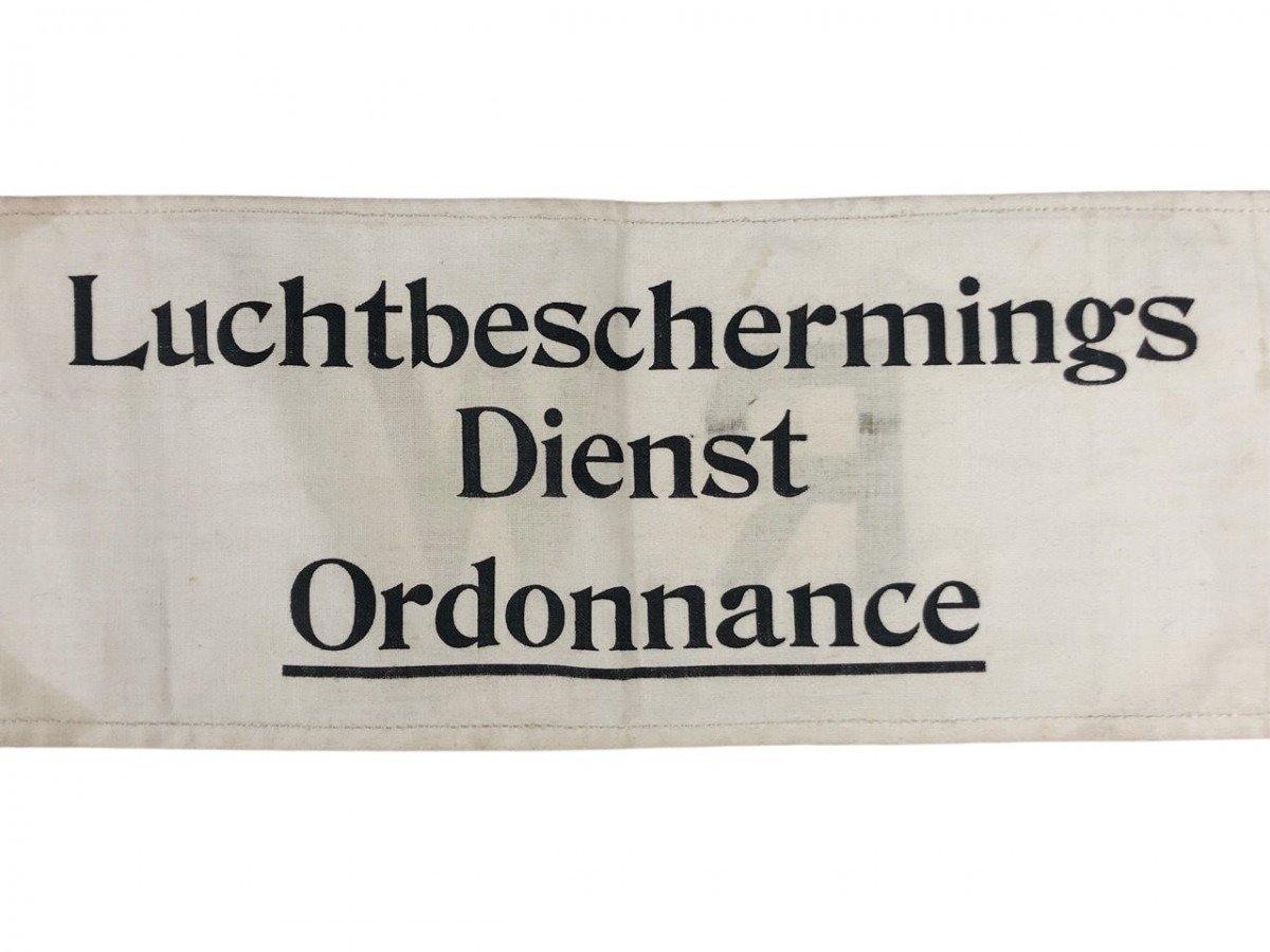 Original WWII Dutch 'Luchtbeschermingsdienst' Fire department armband — image 2