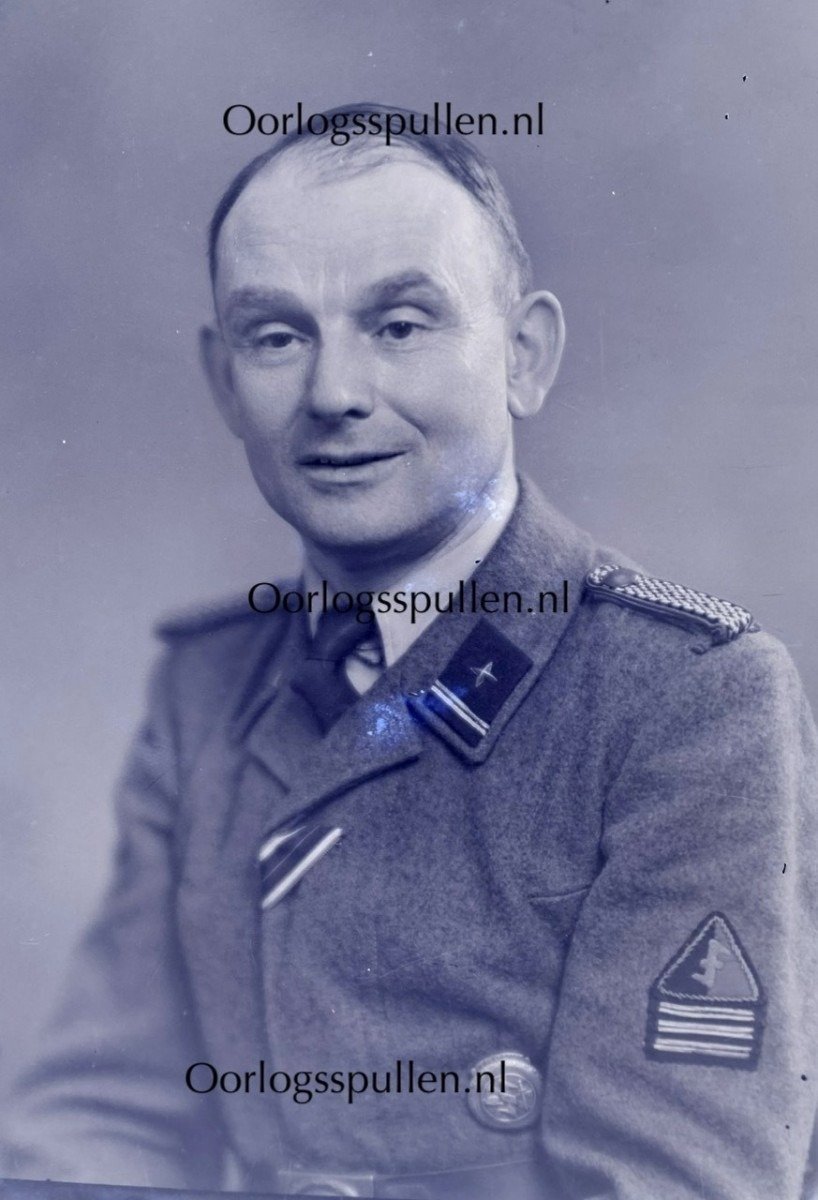 Original WWII Dutch NSKK portrait photo and negative — image 7