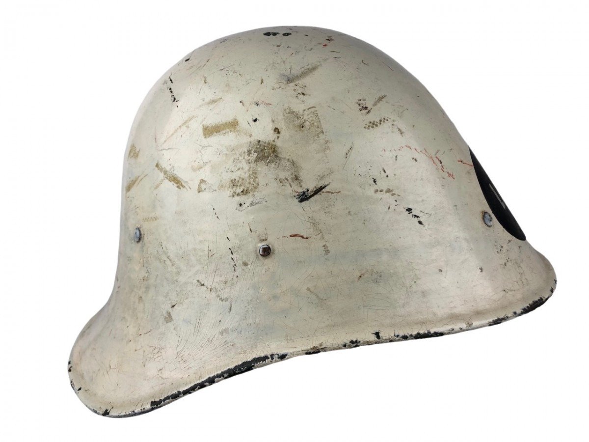 Original WWII Dutch 'Luchtbeschermingsdienst' helmet — image 2