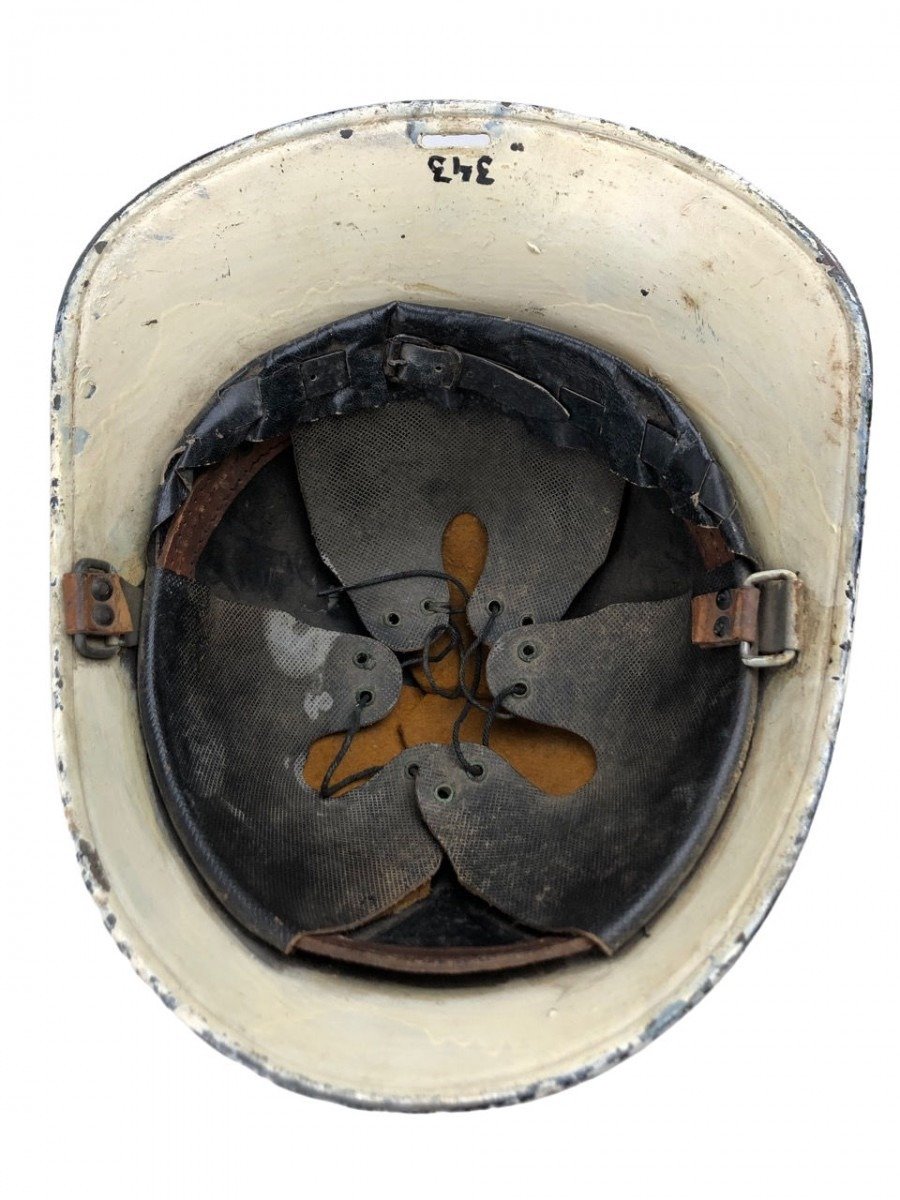 Original WWII Dutch 'Luchtbeschermingsdienst' helmet — image 5