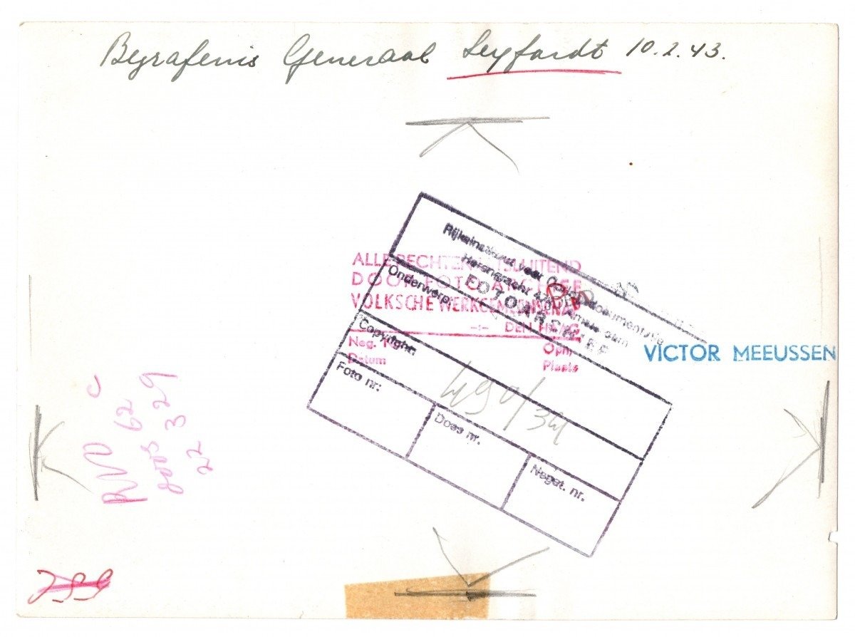 Original WWII Dutch SS photo 'Funeral Hendrik Seyffardt' — image 2