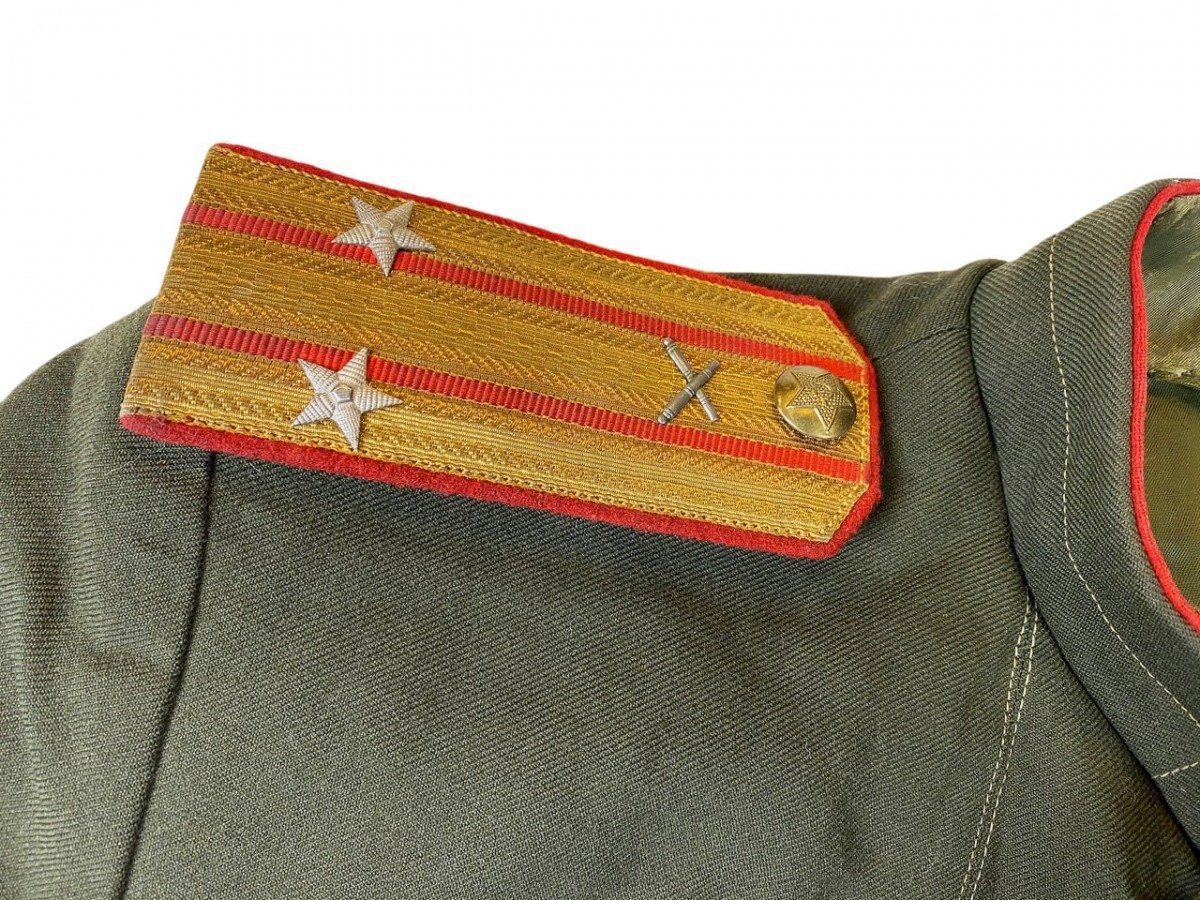 Original WWII Russian M43 lieutenant artillery uniform — image 3
