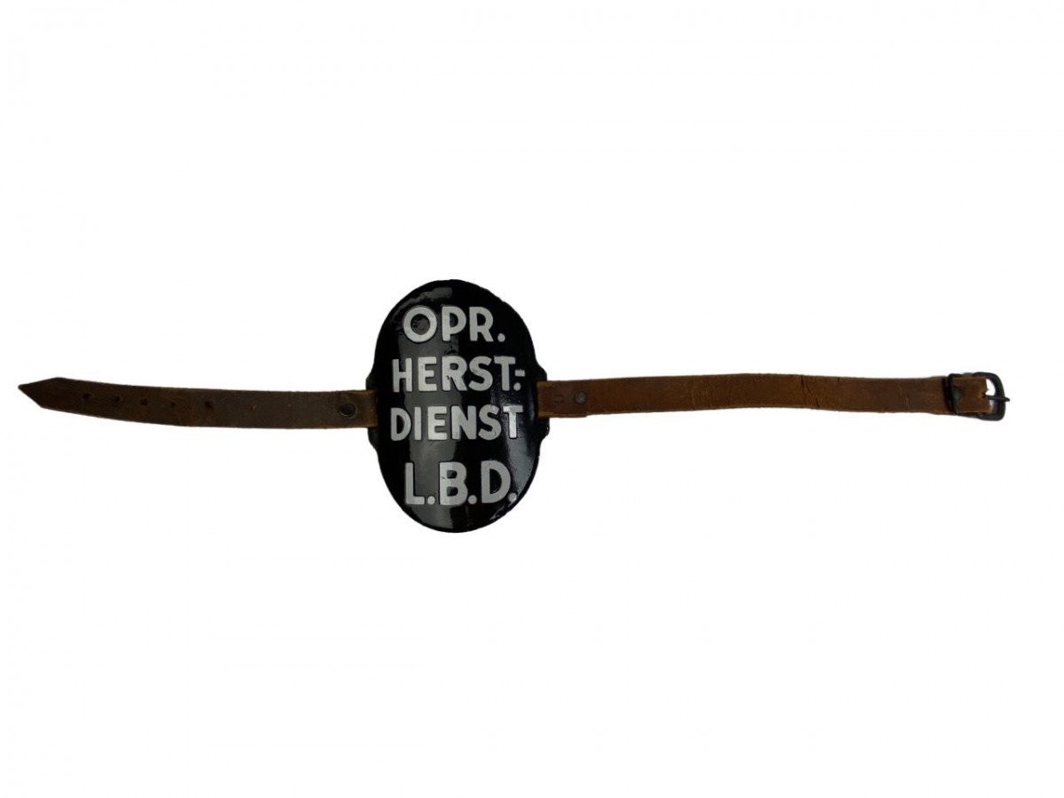 Original WWII Dutch 'Luchtbeschermingsdienst' arm shield Oproep Herstel Dienst — image 2