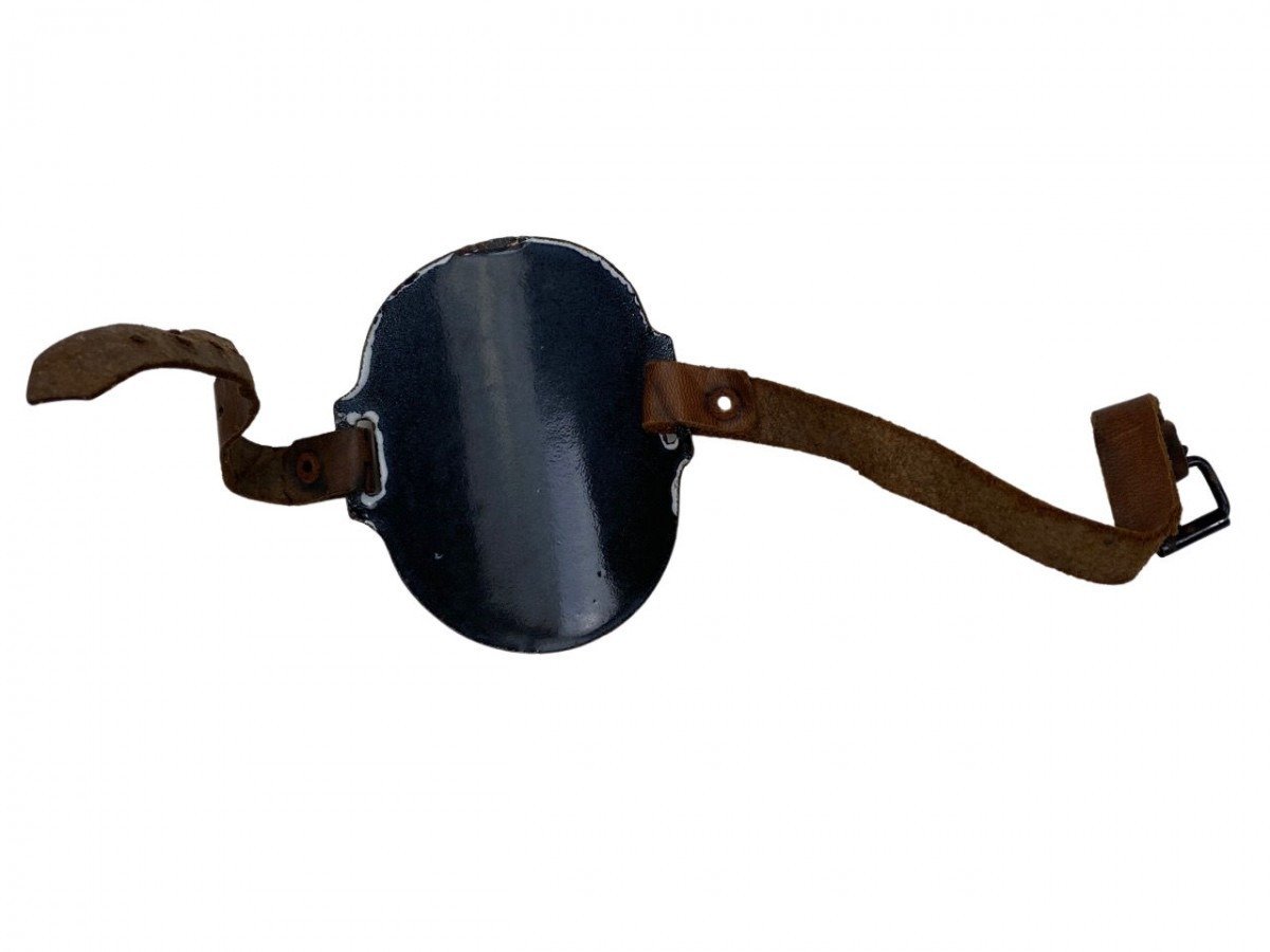 Original WWII Dutch 'Luchtbeschermingsdienst' arm shield Geneeskundige dienst — image 2