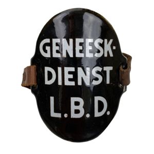 Original WWII Dutch 'Luchtbeschermingsdienst' arm shield Geneeskundige dienst