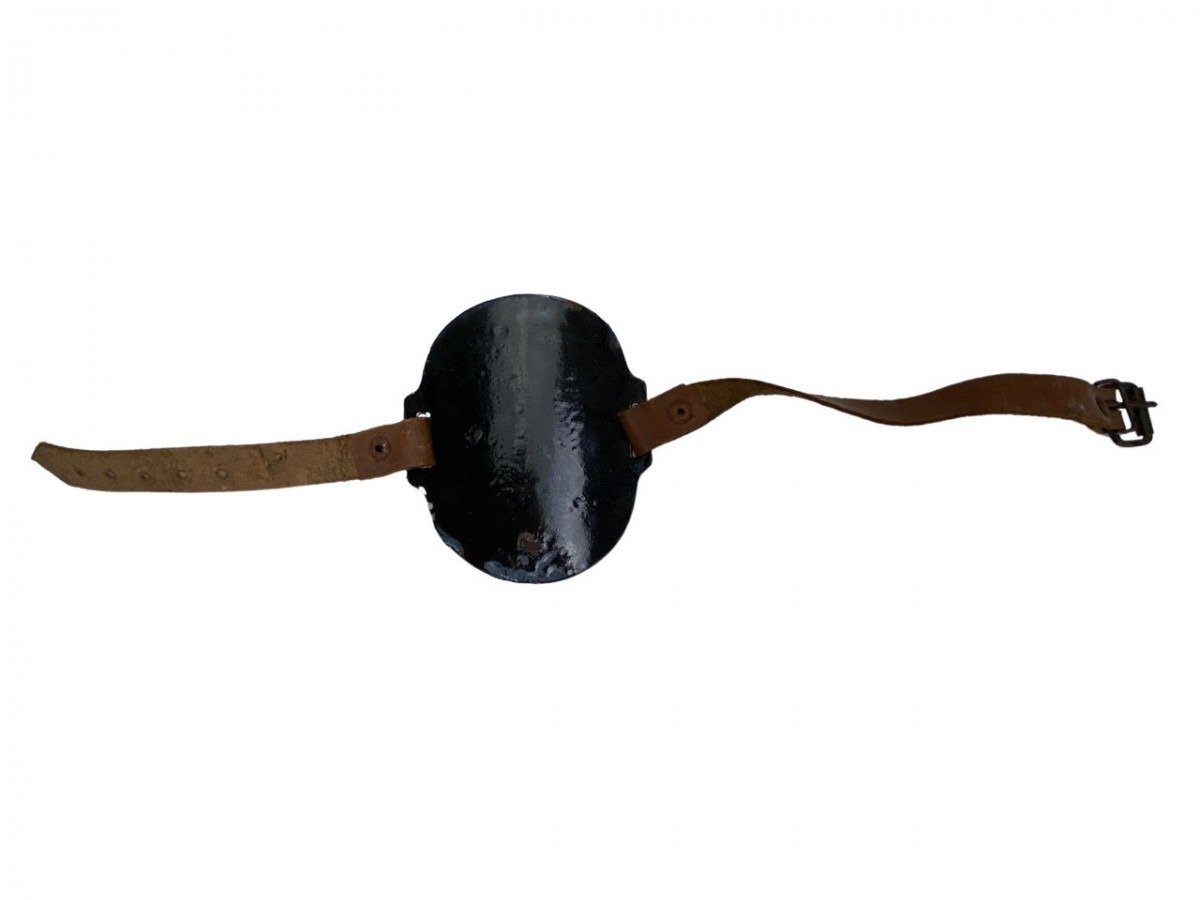 Original WWII Dutch 'Luchtbeschermingsdienst' arm shield Geneeskundige dienst — image 2