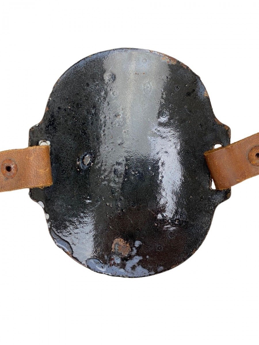 Original WWII Dutch 'Luchtbeschermingsdienst' arm shield Geneeskundige dienst — image 3