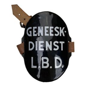 Original WWII Dutch 'Luchtbeschermingsdienst' arm shield Geneeskundige dienst