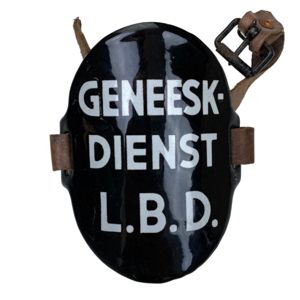 Original WWII Dutch 'Luchtbeschermingsdienst' arm shield Geneeskundige dienst