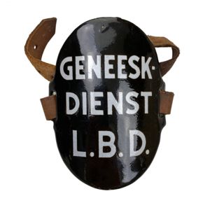 Original WWII Dutch 'Luchtbeschermingsdienst' arm shield Geneeskundige dienst