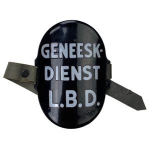 Original WWII Dutch 'Luchtbeschermingsdienst' arm shield Geneeskundige dienst