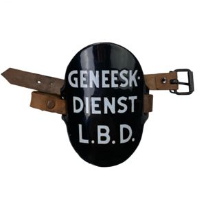 Original WWII Dutch 'Luchtbeschermingsdienst' arm shield Geneeskundige dienst