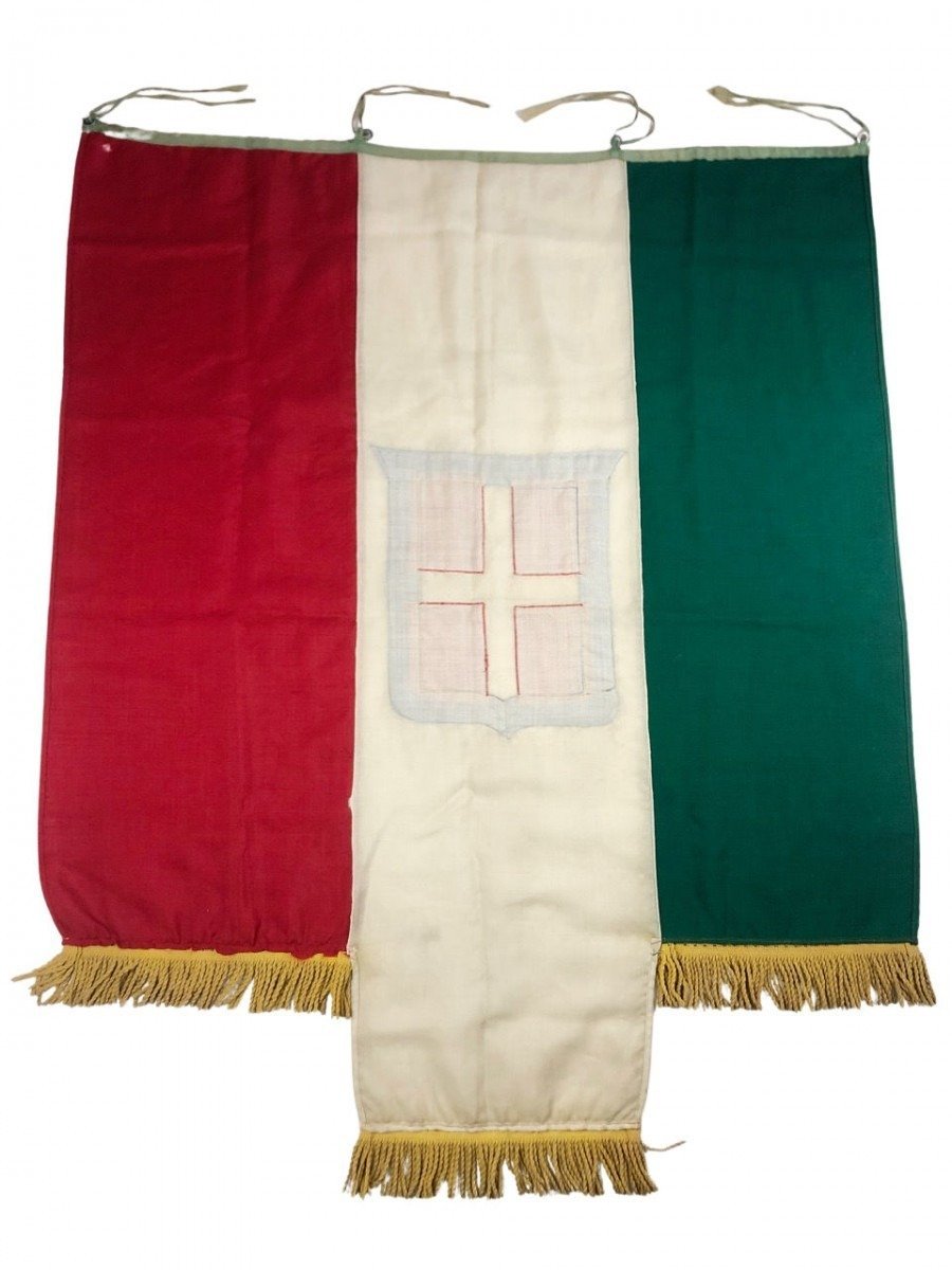 Original WWII Italian balcony flag — image 3