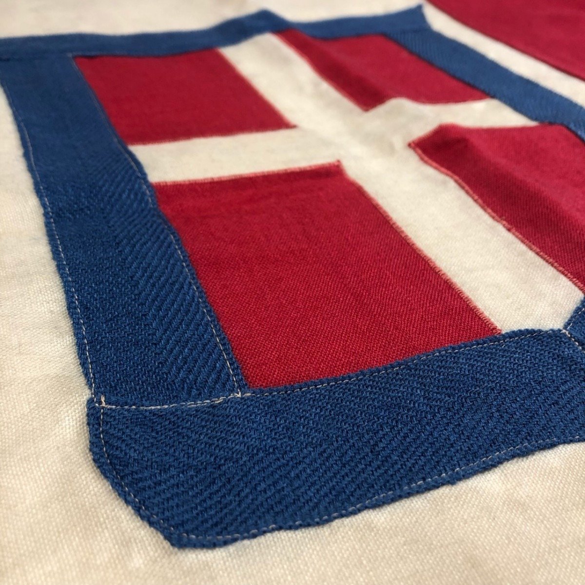 Original WWII Italian balcony flag — image 4