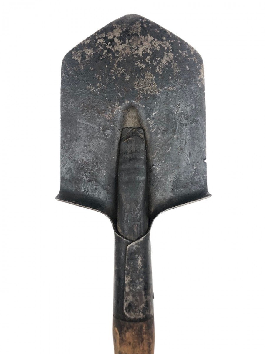 Original WWII Russian army shovel — image 4