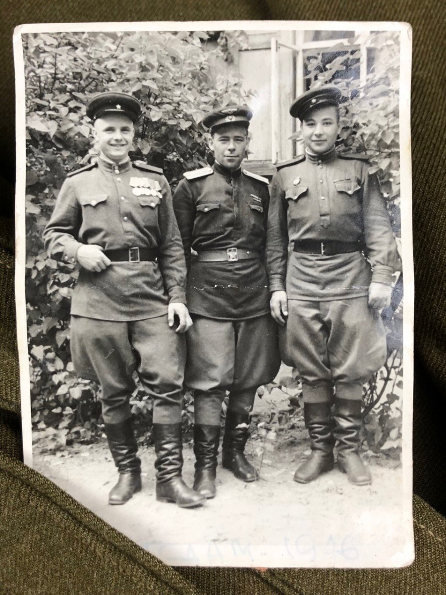 Originele WWII Russische M43 lend lease Gymnasterka met broek en foto van drager — image 5