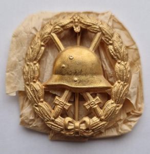 1918 cut-out Gold Wound Badge with original tissue wrap.