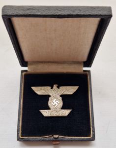 1939 Iron Cross First Class Spange in titled case of …