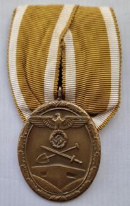 Single court mounted early bronze West Wall medal.