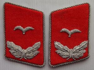 Luftwaffe Flak Leutnant collar tabs.