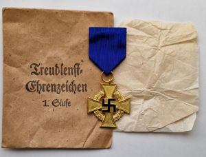 40 year Faithful Service Cross in titled packet of issue …