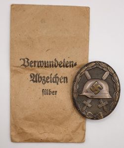REDUCED 1939 Silver Wound Badge in matching maker marked packet …