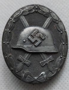 WW2 Gold Wound Badge , maker 30