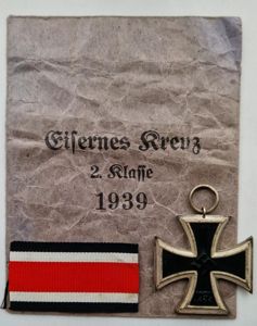 1939 Iron Cross Second Class in matching packet of issue …