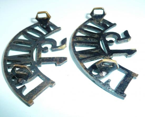 15 / London Regiment (Civil Service Rifles) Matched Pair of One Piece Blackened Brass Shoulder Titles — image 5