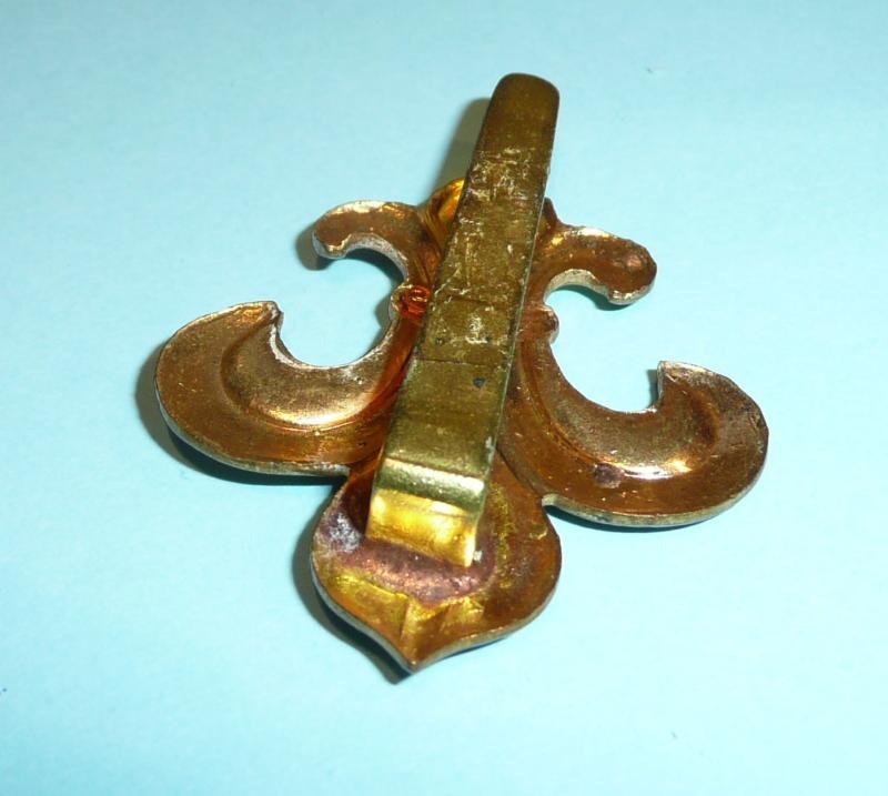 The Manchester Regiment Other Ranks Gilding Metal Cap Badge — image 3