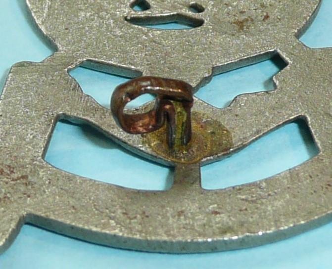 Indian Army - Queen Victoria's 2nd Own Rajput Light Infantry White Metal Cap Badge — image 3