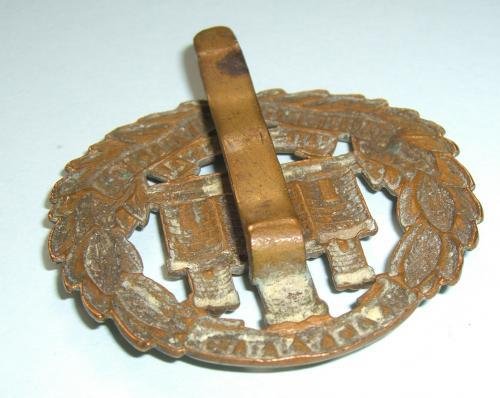 The Northamptonshire Regiment (48th & 58th Foot) WW1 Issue Brass Economy Cap Badge — image 3