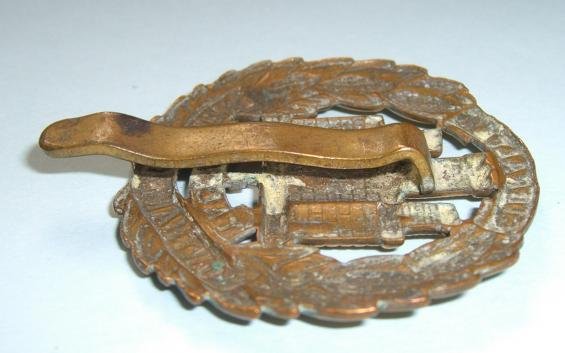 The Northamptonshire Regiment (48th & 58th Foot) WW1 Issue Brass Economy Cap Badge — image 4