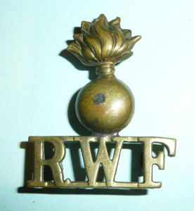 Grenade / RWF Royal Welsh Fusiliers One Piece Brass Shoulder …