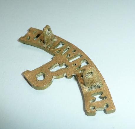 R / KENYA POLICE - (Reserve) Cast Brass Shoulder Title — image 4