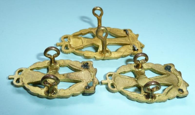 QARANC Queen Alexandra's Royal Army Nursing Corps Officer's Gilt and Silver Plate Cap Badge and Collar Set — image 3