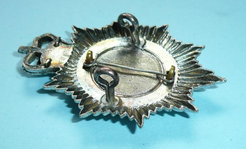 Canada - Canadian Guards Officer's Gilt, Enamel and Silver Plate Cap Badge, QEII issue — image 3