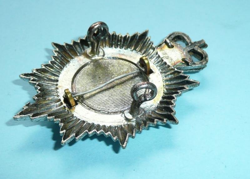 Canada - Canadian Guards Officer's Gilt, Enamel and Silver Plate Cap Badge, QEII issue — image 4