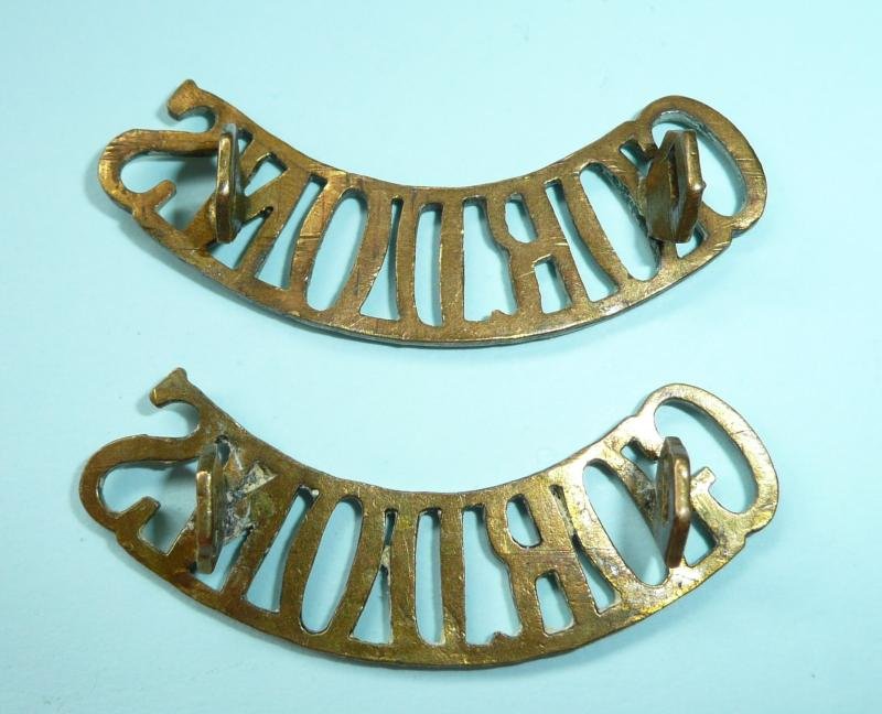 The Gordon Highlanders Matched Pair of Brass Shoulder Titles — image 2