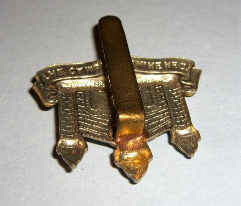 Cambridgshire Regiment Bi-Metal Cap Badge ( without the E ) — image 2