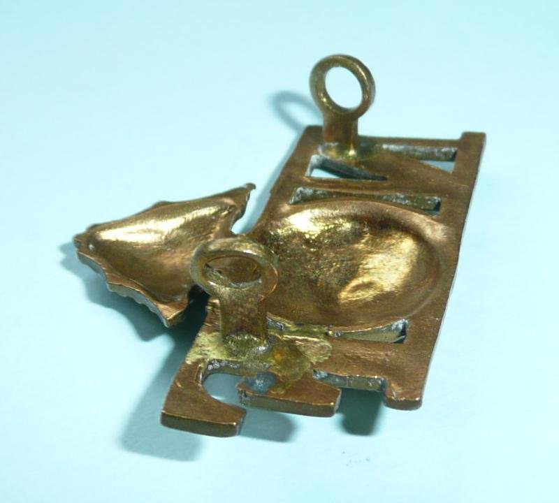 WW1 Northumberland Fusiliers (NF) Other Ranks Brass Shoulder Title — image 3