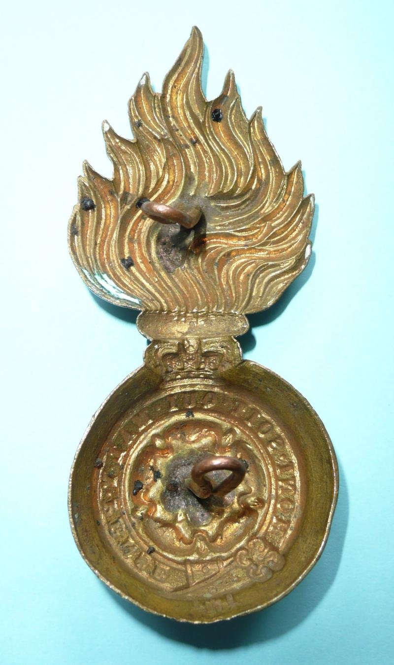 Royal Fusiliers Other Ranks' Racoon Skin Cap Busby Grenade Badge — image 3