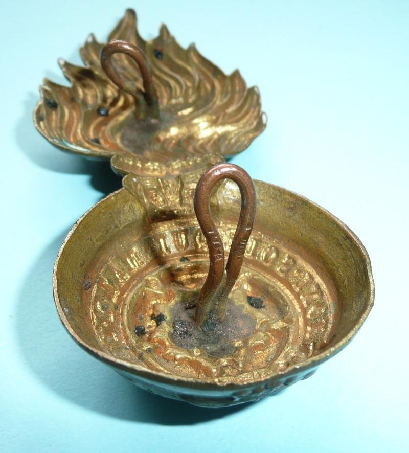 Royal Fusiliers Other Ranks' Racoon Skin Cap Busby Grenade Badge — image 4