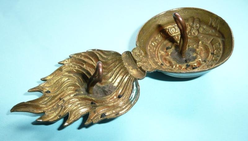 Royal Fusiliers Other Ranks' Racoon Skin Cap Busby Grenade Badge — image 5