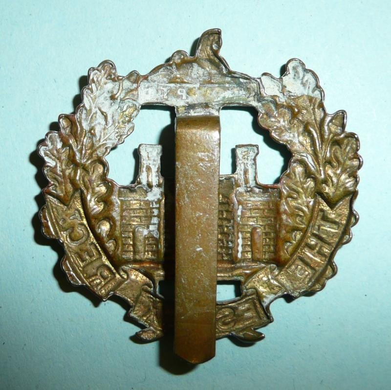 WW1 The Essex Regiment All Brass Economy Cap Badge — image 2